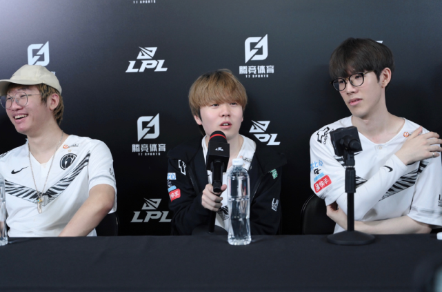 與勝利而戰 與勝利而戰